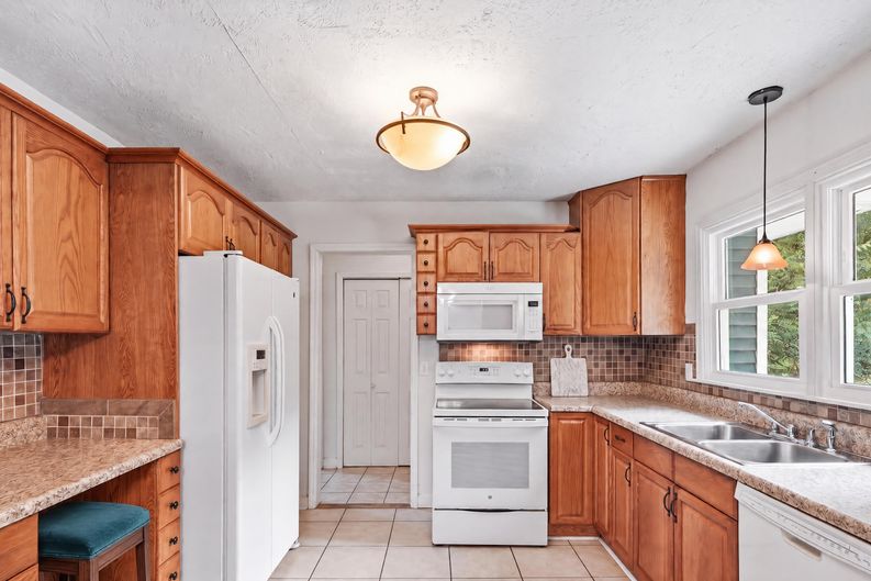 Photo 3 of 47 of 3703 Thrushwood Dr, Chattanooga, TN