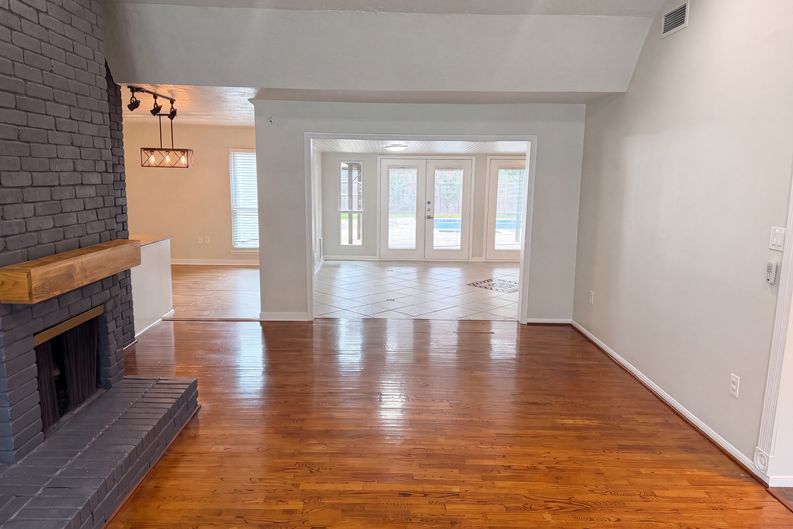 Photo 7 of 26 of 14923 Aspen Hills Dr, Houston, TX