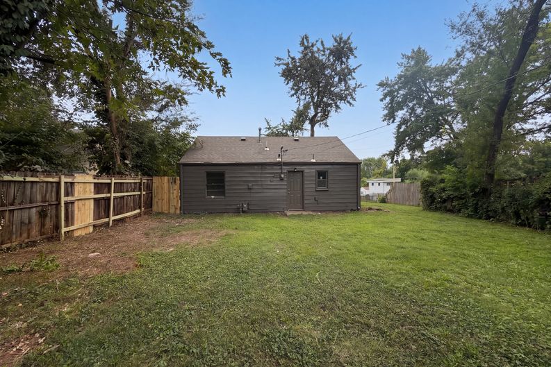 Photo 5 of 20 of 4770 Woodend Ave, Kansas City, KS