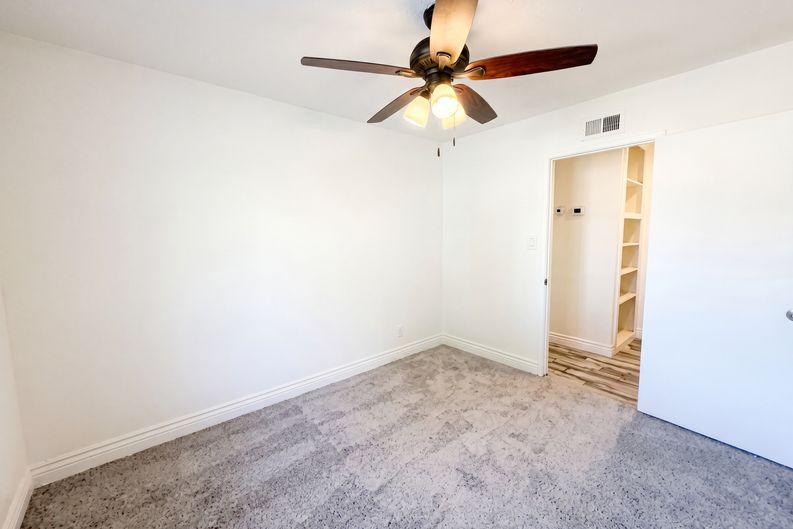 Photo 15 of 31 of 1422 Oakmont Dr, Roseville, CA