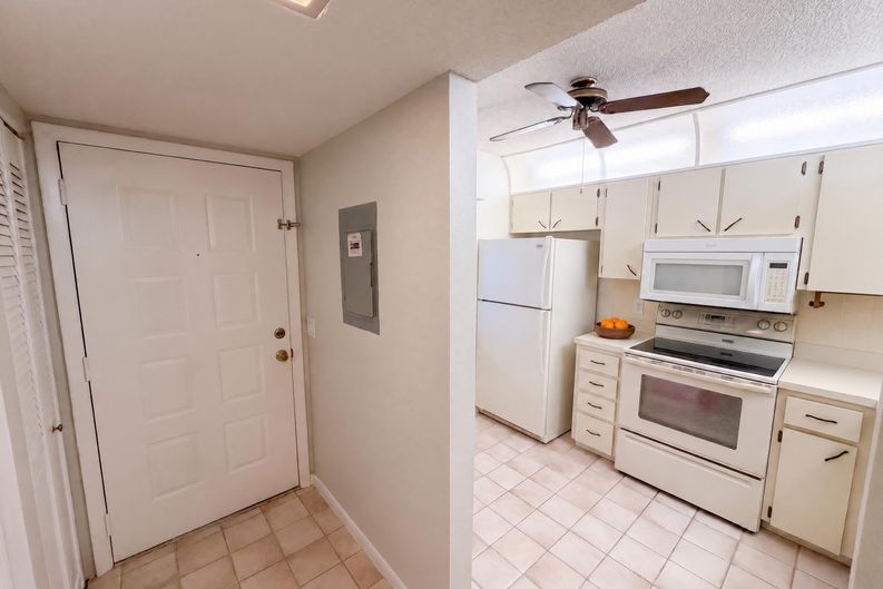 Photo 17 of 37 of 1465 Millstream Ln, Dunedin, FL