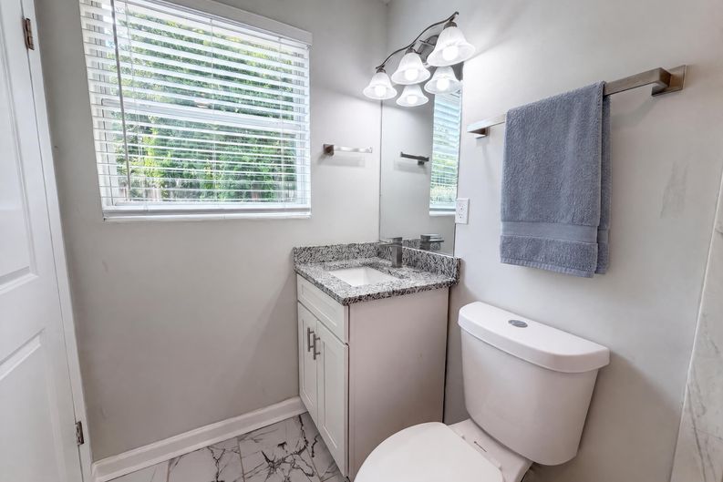 Photo 17 of 25 of 4406 Lane Ave S, Jacksonville, FL