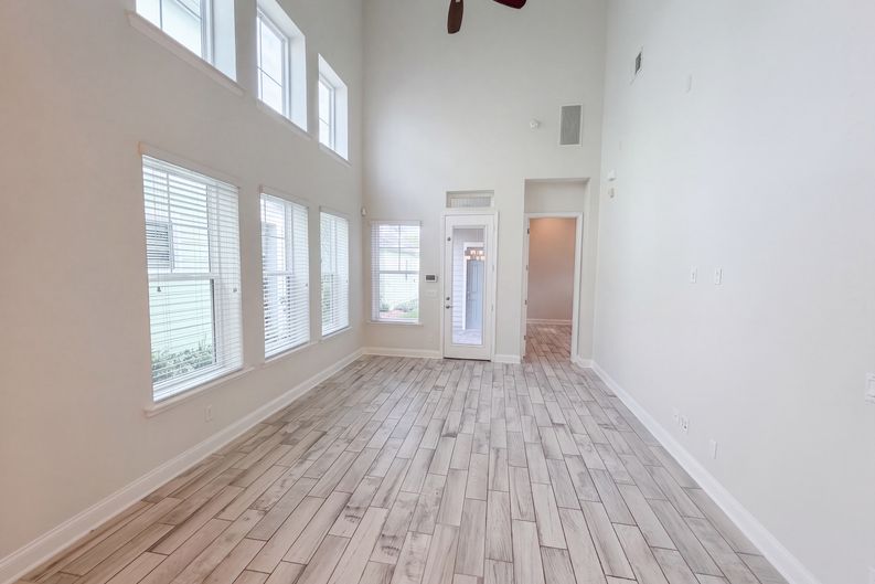 Photo 12 of 32 of 7797 Laureate Blvd, Orlando, FL
