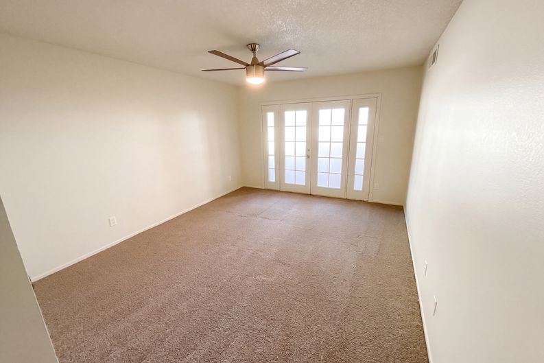 Photo 4 of 32 of 4038 W Mercer Ln, Phoenix, AZ