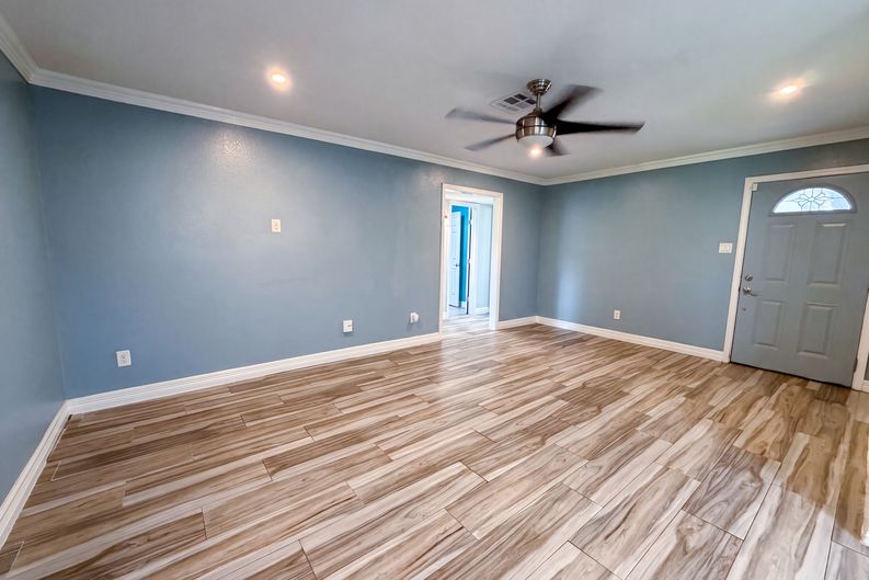 Photo 8 of 21 of 9314 Deanwood St, Houston, TX