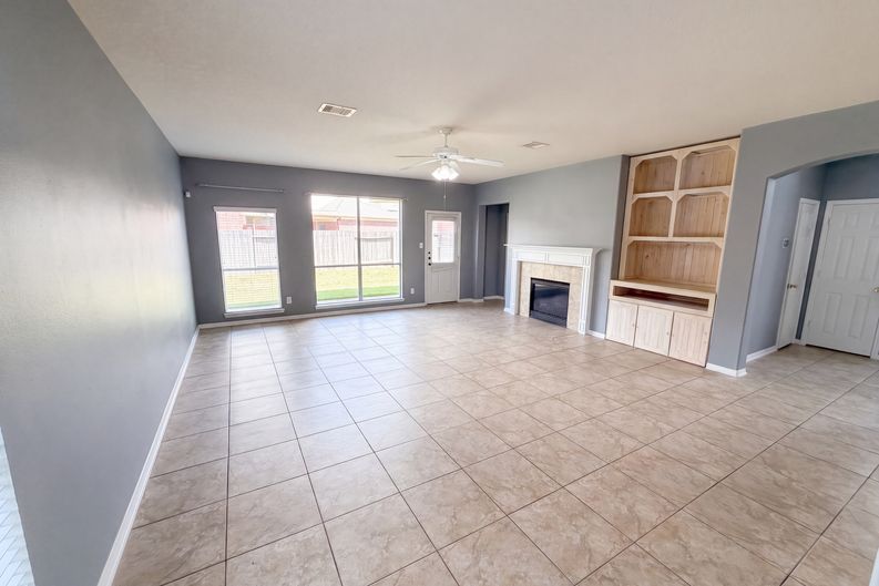 Photo 3 of 38 of 20610 Wren Hollow Way, Humble, TX