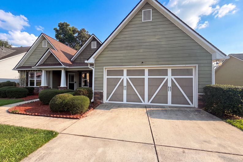 Photo 16 of 17 of 453 Castle Top Ln, Lawrenceville, GA