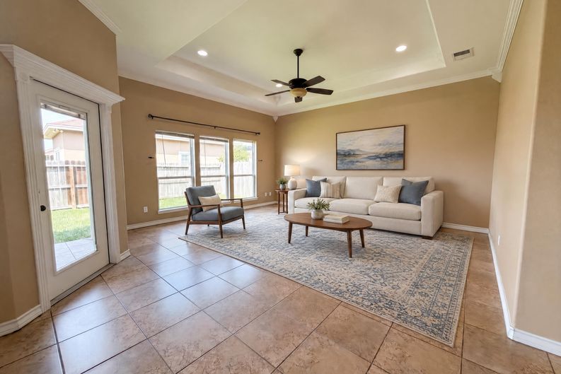 Photo 3 of 18 of 6906 King George Pl, Corpus Christi, TX