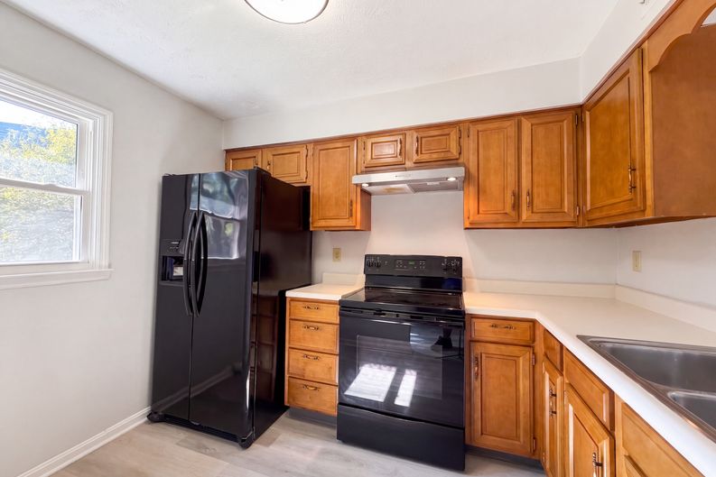 Photo 8 of 25 of 7636 Montgomery Rd, Cincinnati, OH