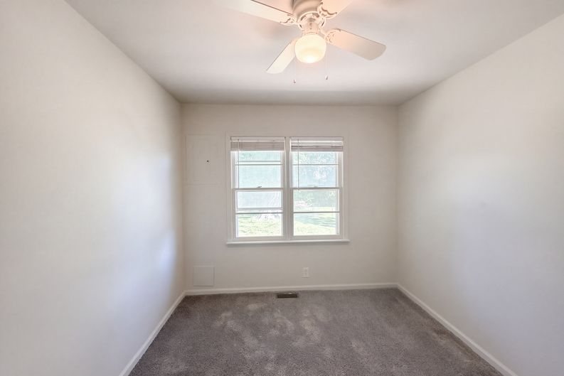 Photo 11 of 19 of 21809 S Peculiar Dr, Peculiar, MO