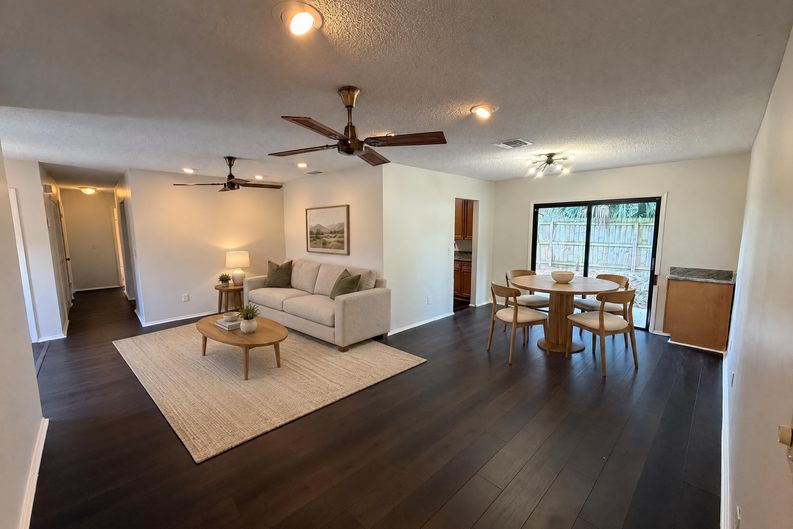 Photo 3 of 25 of 733 Lakeview Dr, Winter Springs, FL