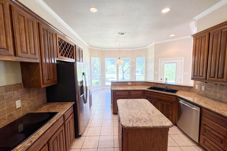 Photo 8 of 29 of 9313 Dosier Cv W, Fort Worth, TX