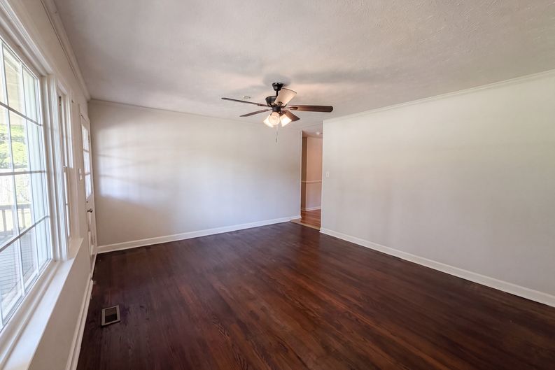 Photo 7 of 19 of 4060 Rosehill Rd, Fayetteville, NC