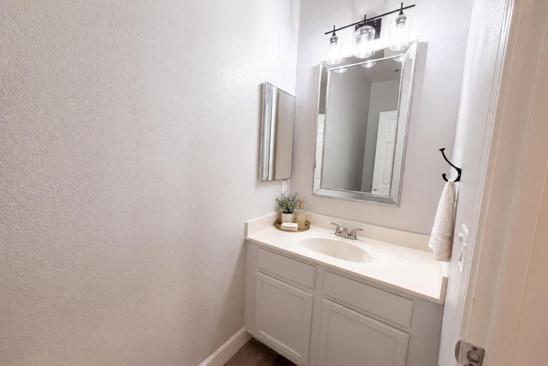 Photo 19 of 35 of 2571 Cantara Ct, Sacramento, CA