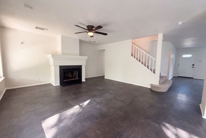 Photo 3 of 16 of 6800 Rebel Grove Dr, Converse, TX