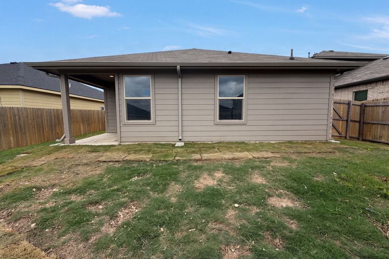 Photo 5 of 16 of 13592 Gunsmoke Ln, Cresson, TX