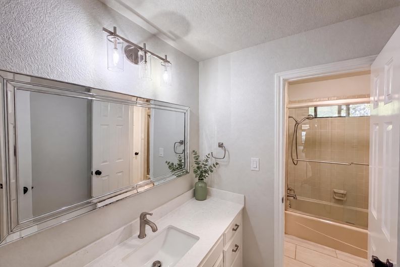 Photo 16 of 21 of 9 Muirfield Ct, Roanoke, TX