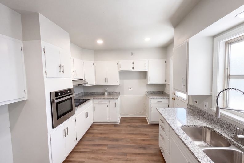 Photo 7 of 26 of 1205 G St, Floresville, TX