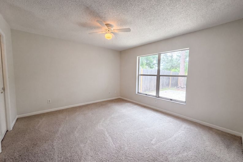 Photo 10 of 18 of 8613 Cottonway Ln, Tampa, FL
