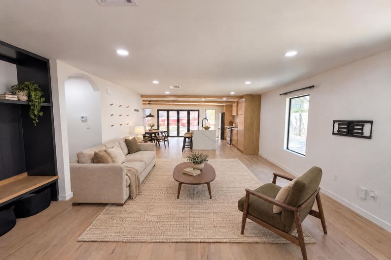 Photo 6 of 23 of 503 S Park Dr, Austin, TX