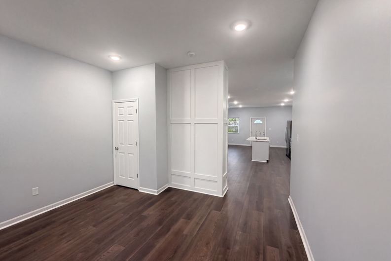 Photo 3 of 21 of 513 S Champion Ave, Columbus, OH