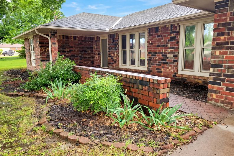 Photo 42 of 46 of 4600 Rolling Hills Dr, Bartlesville, OK