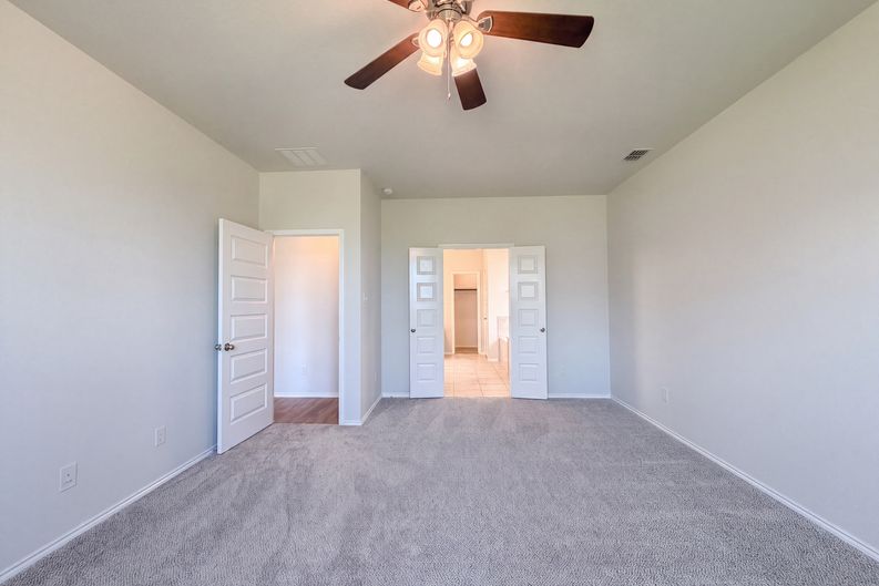 Photo 3 of 21 of 5904 Saddle Pack Dr, Fort Worth, TX