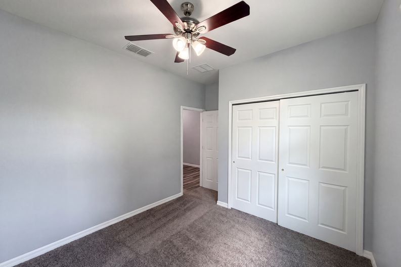Photo 13 of 27 of 1013 W 11th St, Sanford, FL