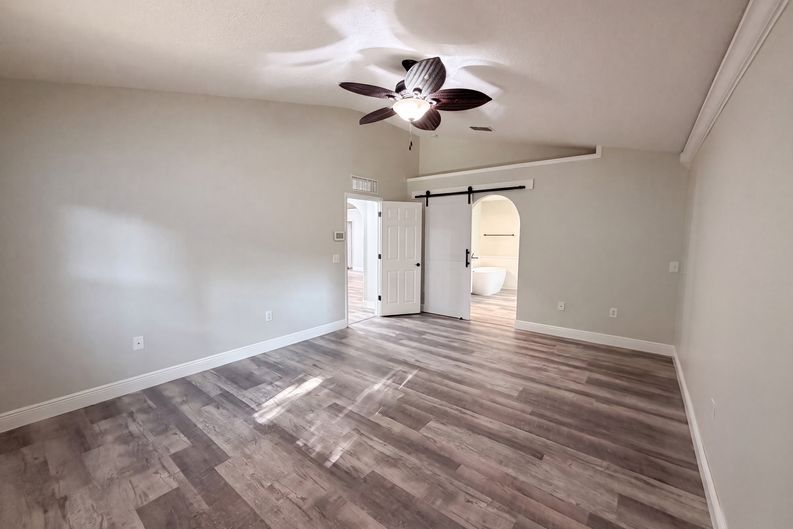 Photo 12 of 25 of 106 Cabrillo Dr, Groveland, FL