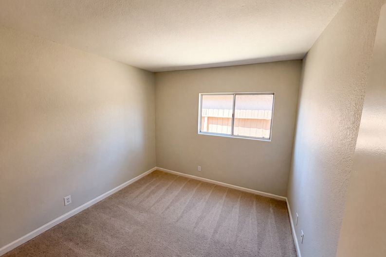 Photo 12 of 23 of 2758 Alne Dr, Hemet, CA