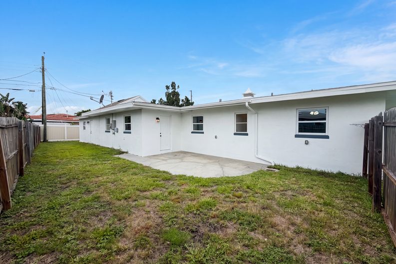 Photo 5 of 19 of 567 Baywood Dr N, Dunedin, FL