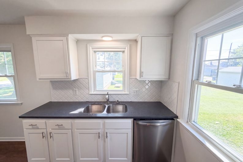 Photo 7 of 21 of 956 Meda Ave, Lancaster, OH