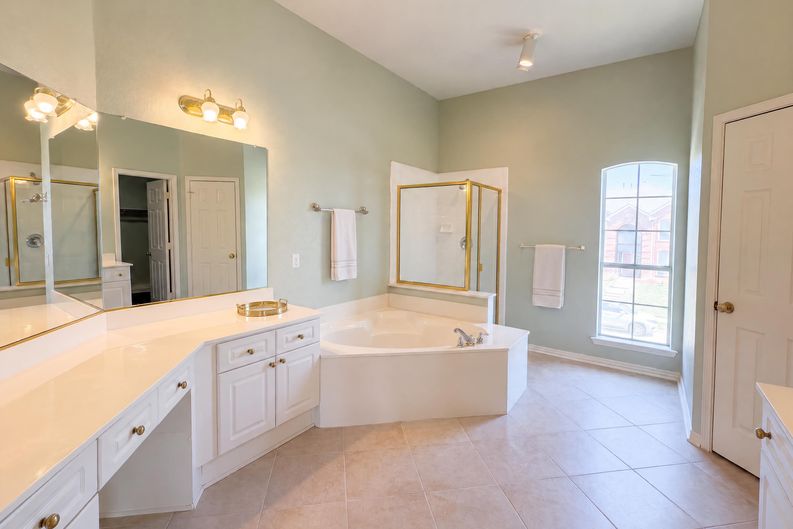 Photo 11 of 22 of 3606 Fairlands Dr, Richardson, TX