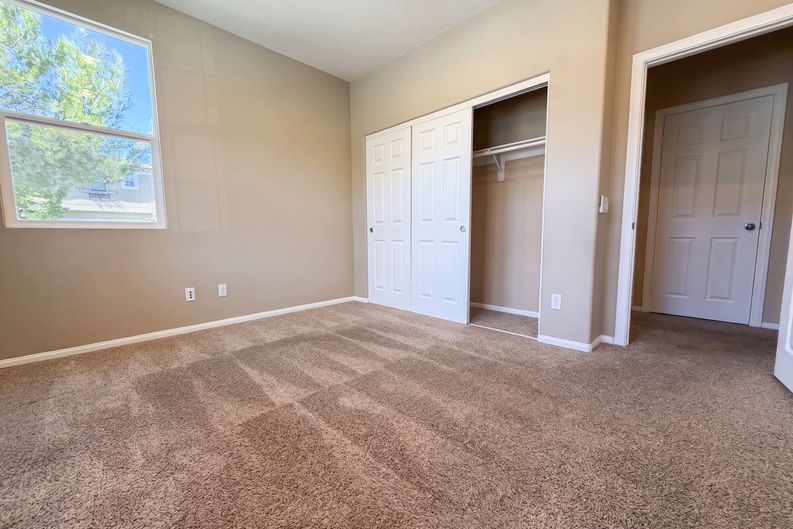 Photo 15 of 24 of 3136 Hibiscus Pt, Hemet, CA