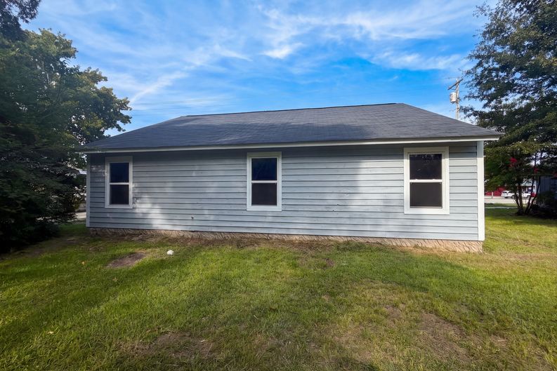 Photo 5 of 16 of 1549 Bingham Dr, Fayetteville, NC