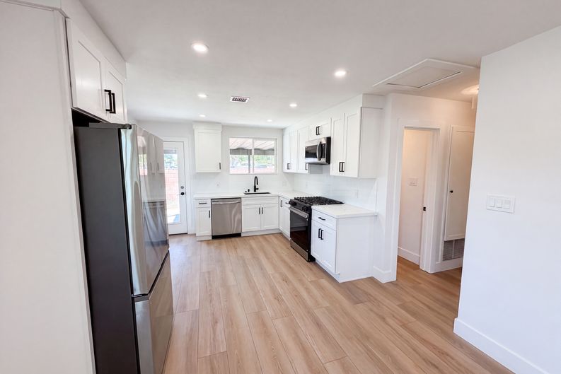 Photo 7 of 19 of 1193 E G St, Ontario, CA
