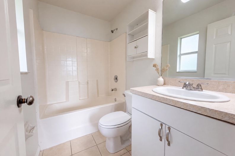 Photo 11 of 21 of 1505 Rival Ter, North Port, FL