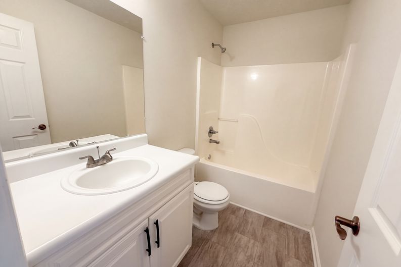 Photo 15 of 21 of 6140 Steve Scarlett Pl, La Vergne, TN