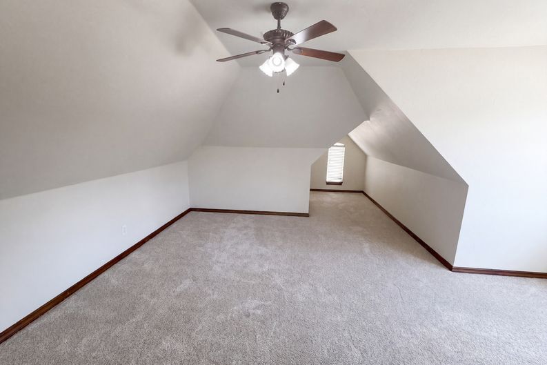 Photo 15 of 25 of 1017 W Camellia Way, Mustang, OK