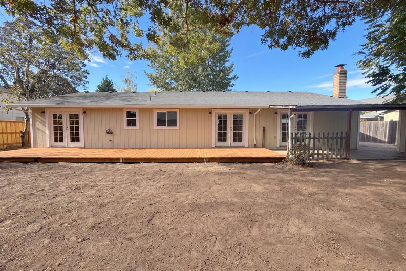 Photo 5 of 27 of 2444 SE 55th Ave, Hillsboro, OR