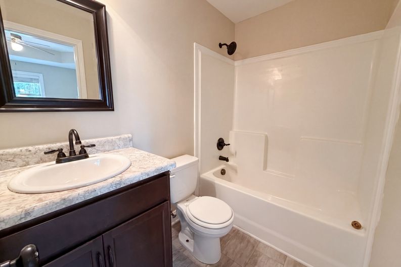 Photo 6 of 19 of 741 Inver Ln, Clarksville, TN