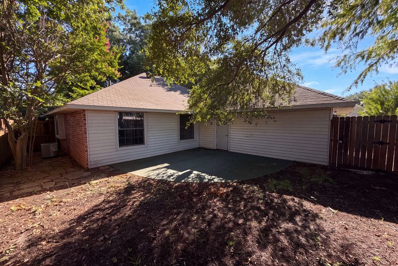 Photo 5 of 17 of 1503 Curtis Ln, Cedar Hill, TX