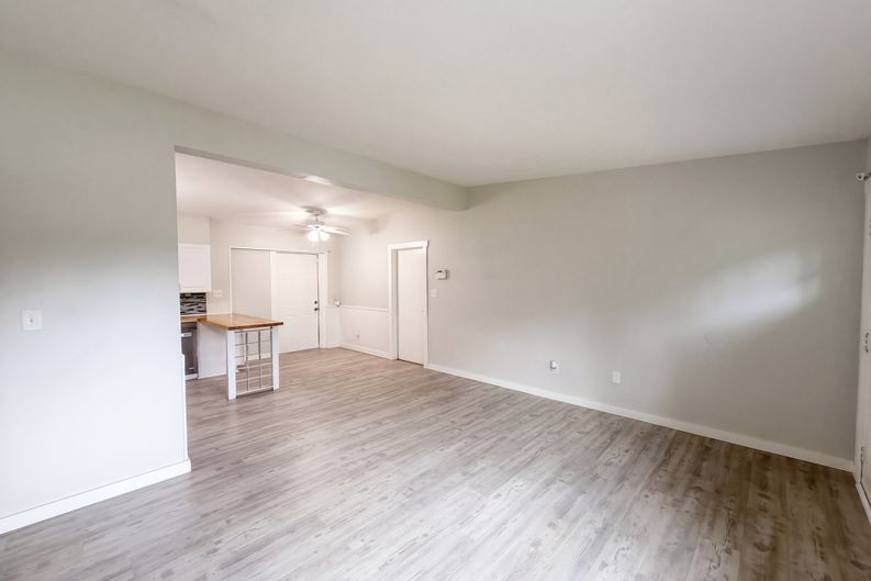 Photo 7 of 24 of 1371 Jeffords St, Clearwater, FL