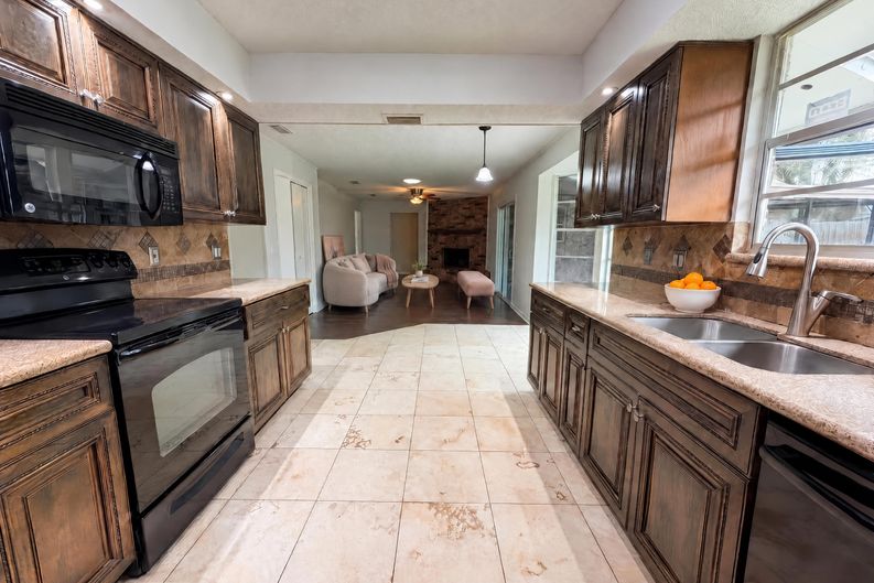 Photo 10 of 22 of 606 Gulfstream Trl S, Orange Park, FL