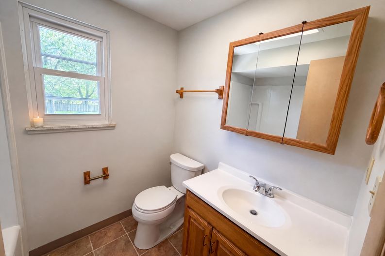 Photo 16 of 24 of 5444 Kenbridge Dr, Cleveland, OH
