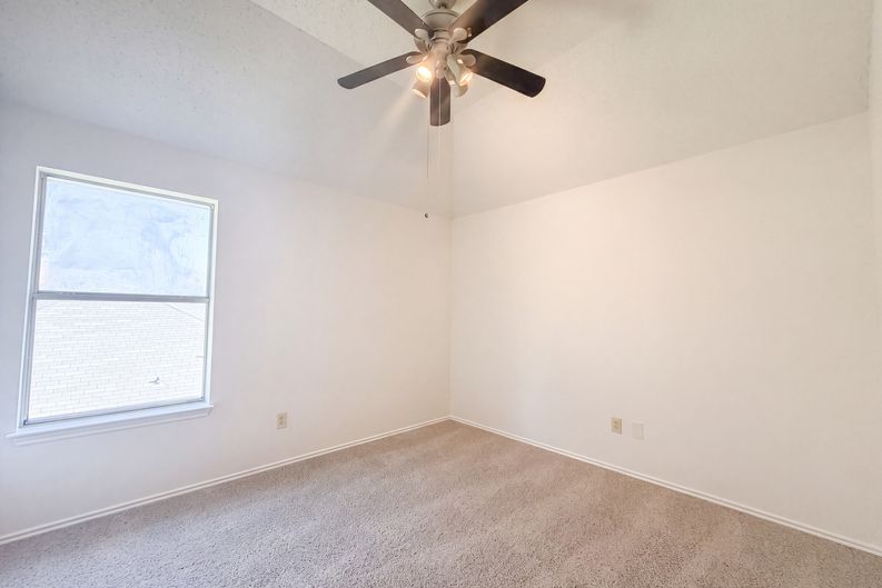 Photo 11 of 27 of 905 Ridgemont Dr, Allen, TX