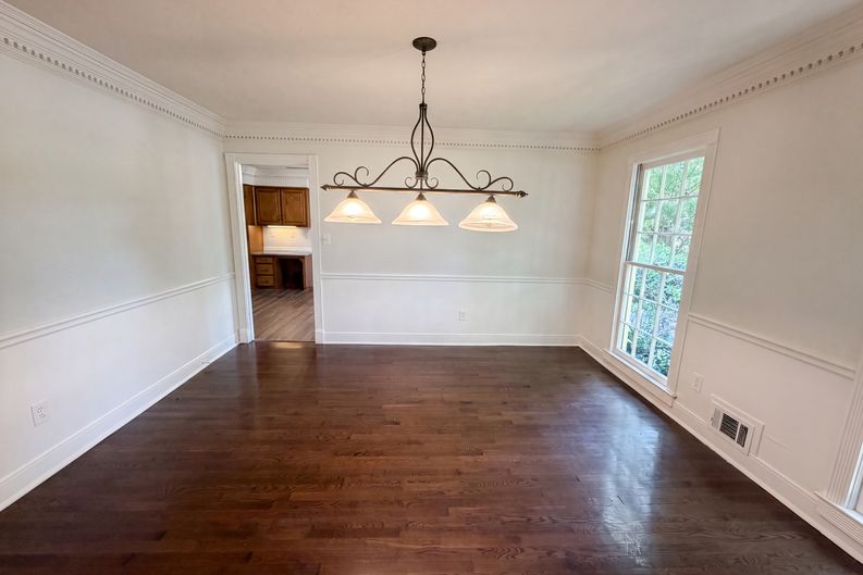 Photo 8 of 29 of 4379 Inns Brook Dr, Snellville, GA
