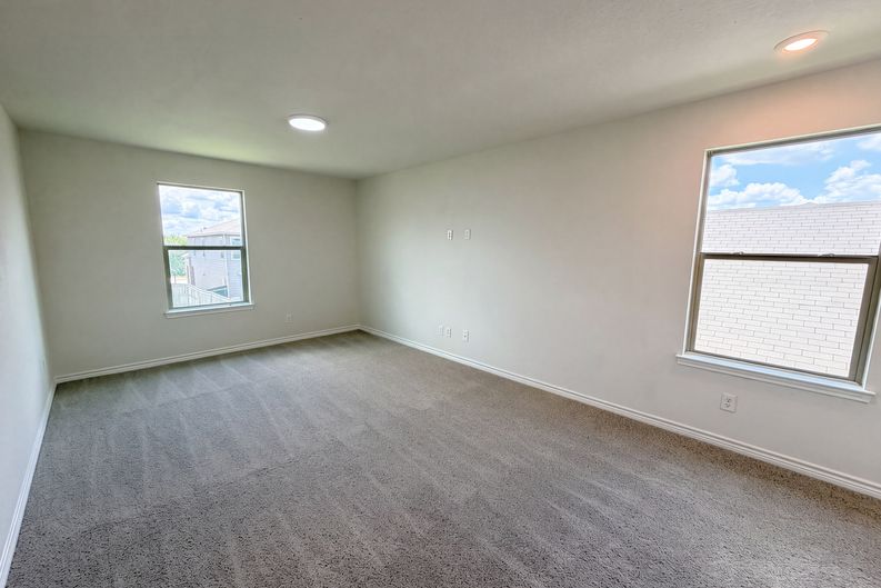 Photo 13 of 21 of 2100 Brandywine Dr, New Braunfels, TX