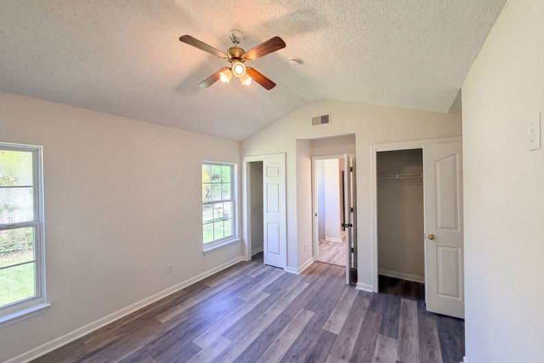 Photo 13 of 18 of 6032 Briggs Dr, Charlotte, NC