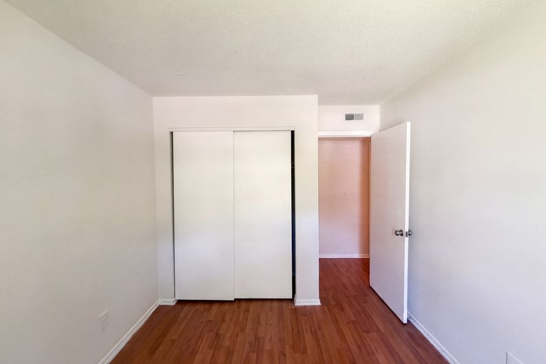 Photo 13 of 19 of 2605 Lamroc Rd, Greensboro, NC